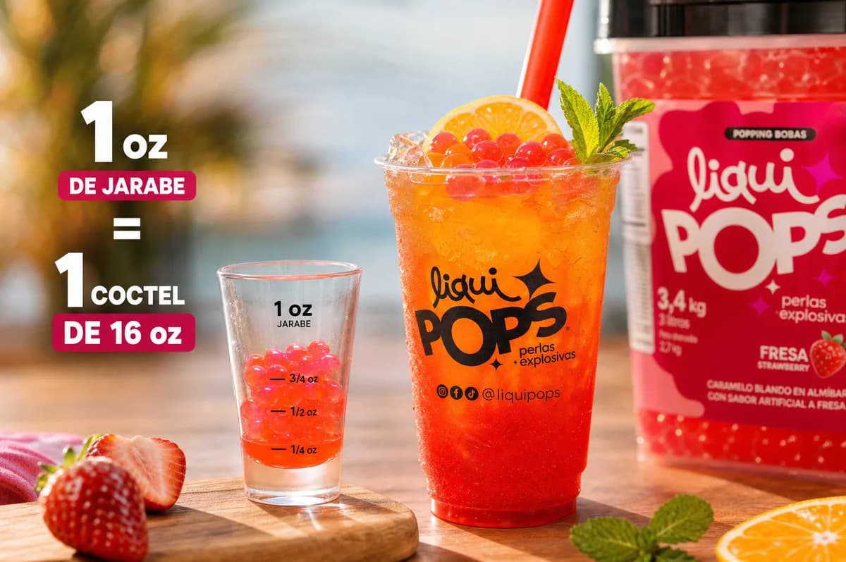 Soda de fresa con perlas explosivas sabor fresa LiquiPops mostrando que 1 oz de jarabe rinde un cóctel de 16 oz