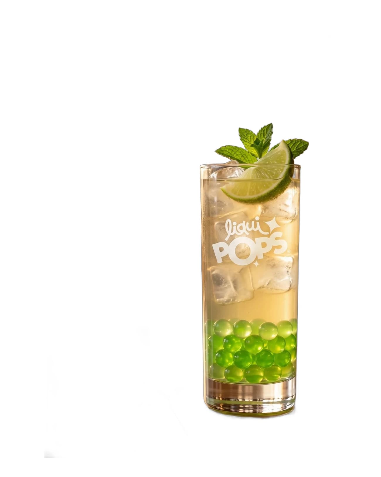 Cóctel Moscow mule con perlas explosivas verdes LiquiPops — vaso alto con hielo, menta y rodaja de limón sobre fondo blanco