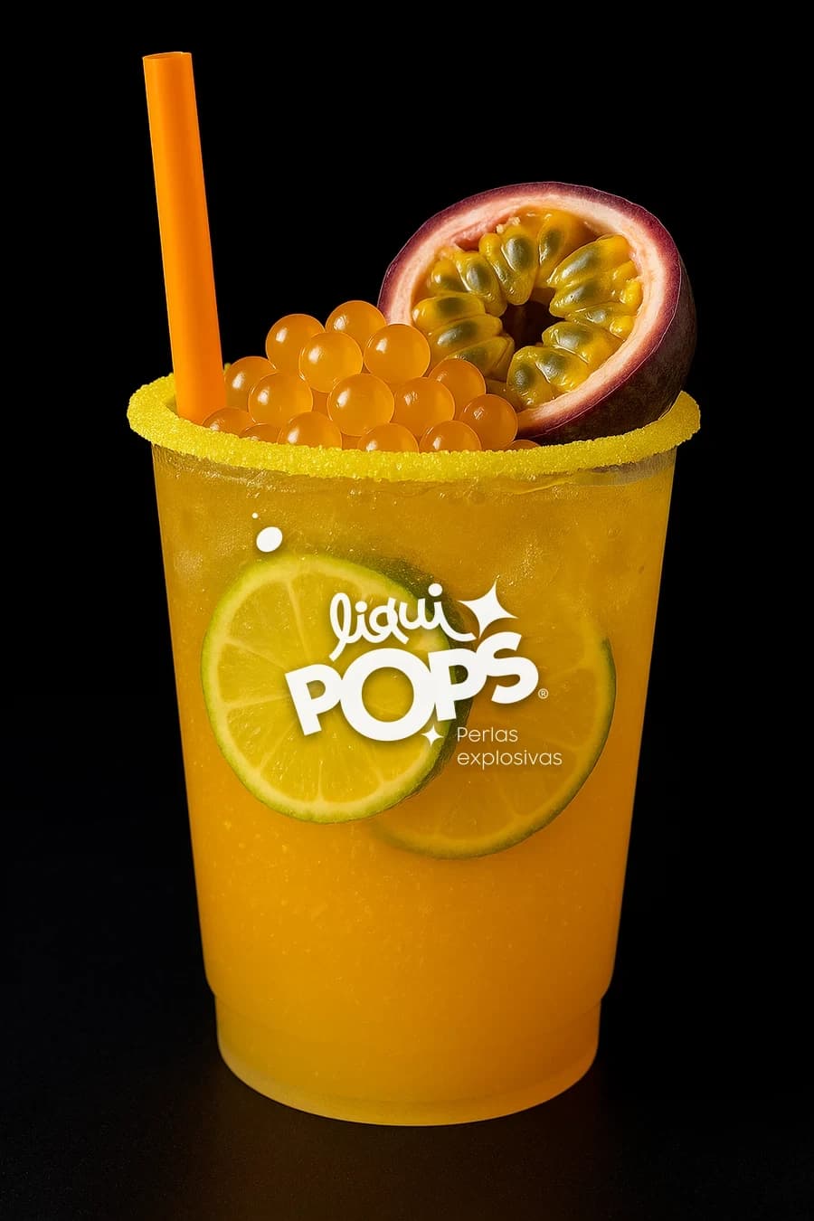 Soda de maracuya naranja con perlas explosivas LiquiPops, maracuya partida y rodajas de limon en vaso escarchado