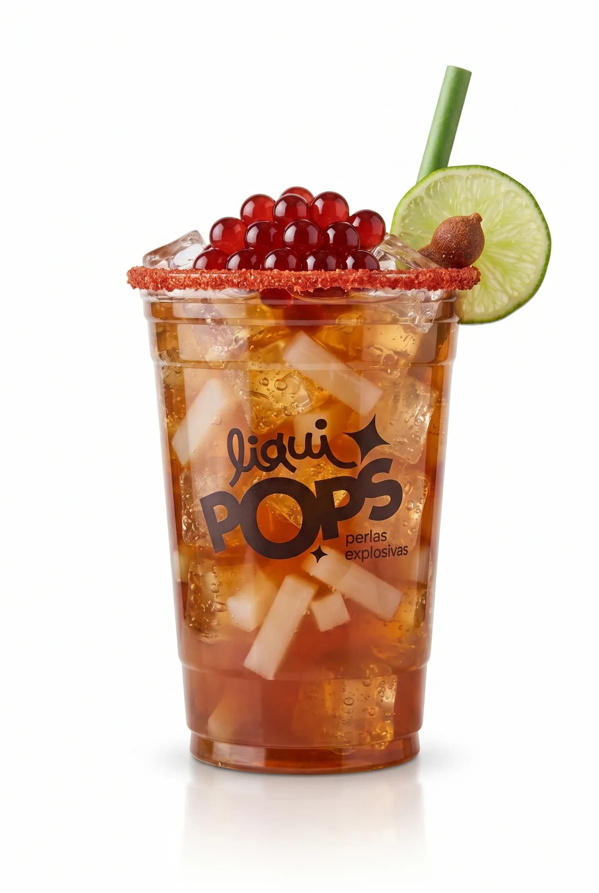 Michelada de tamarindo con perlas explosivas rojas LiquiPops, borde escarchado con chamoy y limon — vaso preparado al estilo mexicano