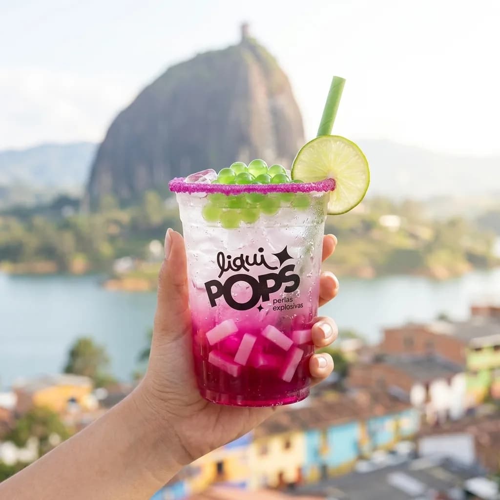 Vaso de bubble tea con perlas explosivas · sabor mango biche, sabor manzana verde