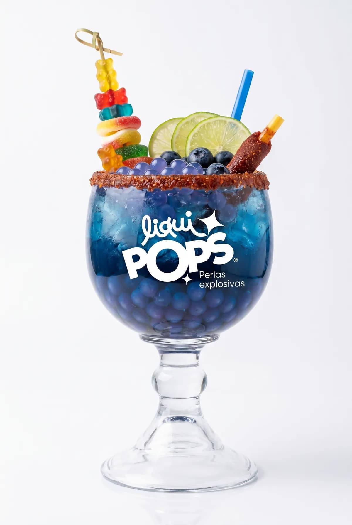 Soda loca azul de arándano con perlas explosivas LiquiPops — copa con escarcha de chamoy, arándanos, limón y tamarindo