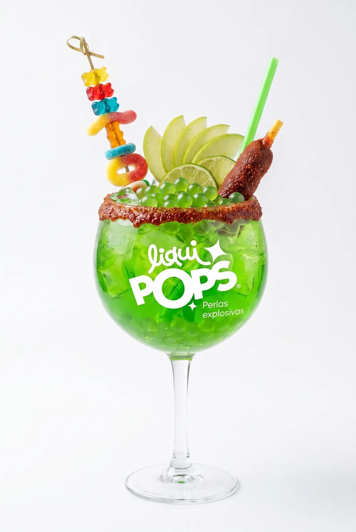 Soda loca verde de manzana con perlas explosivas LiquiPops — copa con escarcha de chamoy, manzana verde, limón y tamarindo