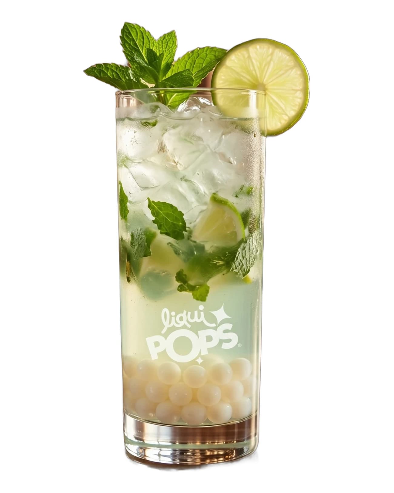Cóctel mojito de coco con menta, limón y perlas explosivas LiquiPops blancas — vaso alto sobre fondo blanco