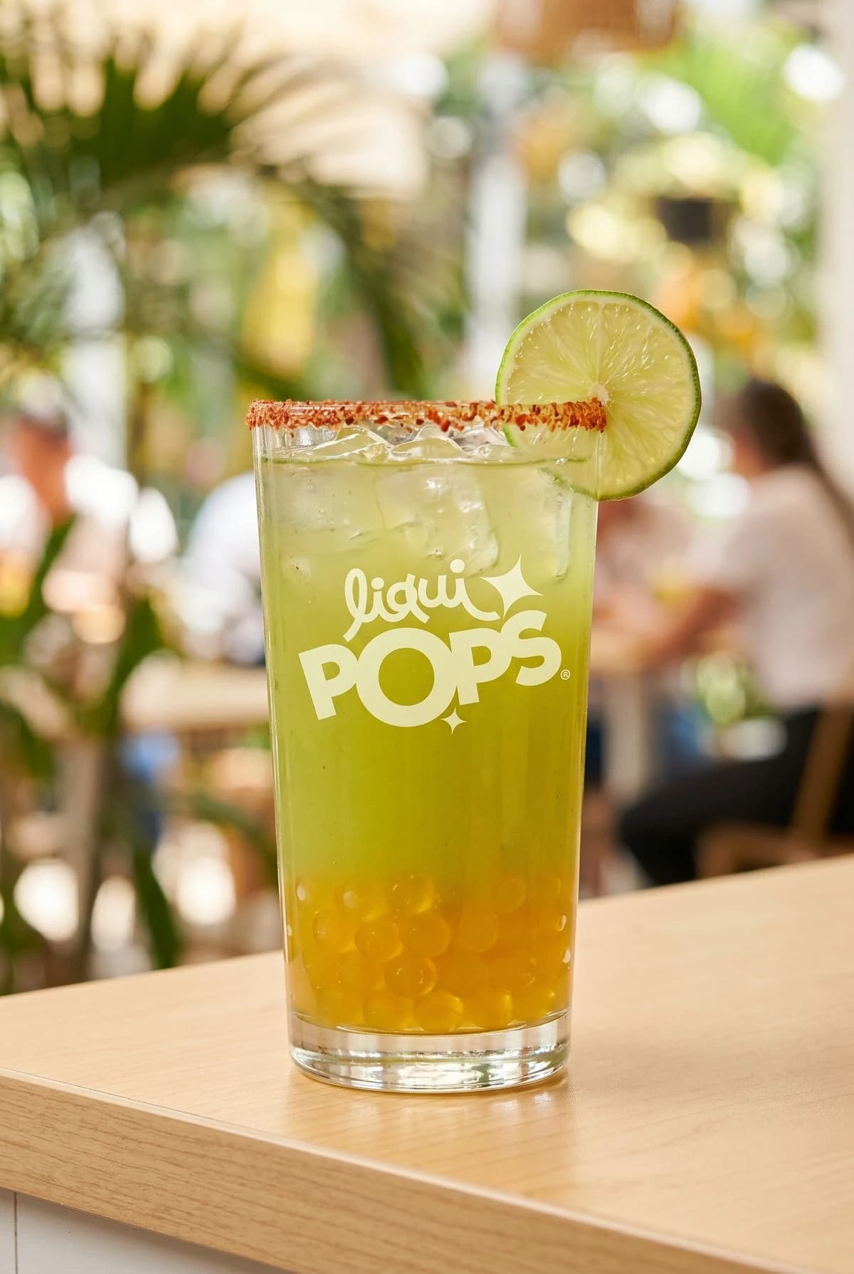 Limonada de mango biche con sal y perlas explosivas con perlas explosivas LiquiPops — 1 vaso de 16 oz