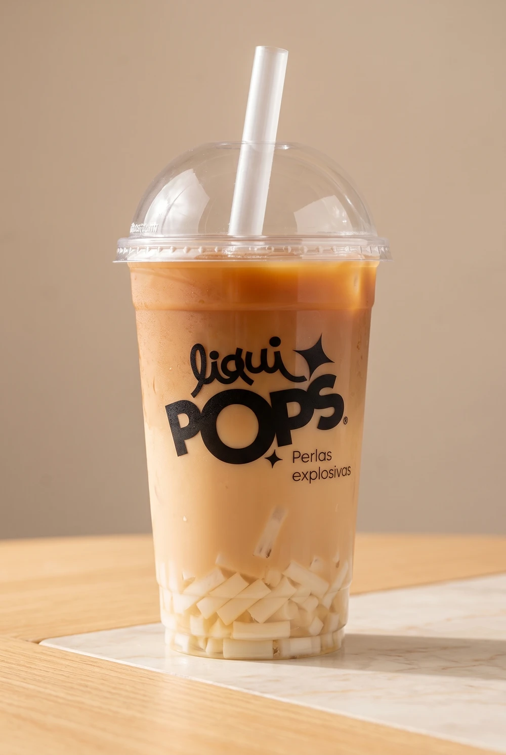 Bubble tea de té con leche frío y jellys Yexis LiquiPops — vaso para llevar con tapa domo