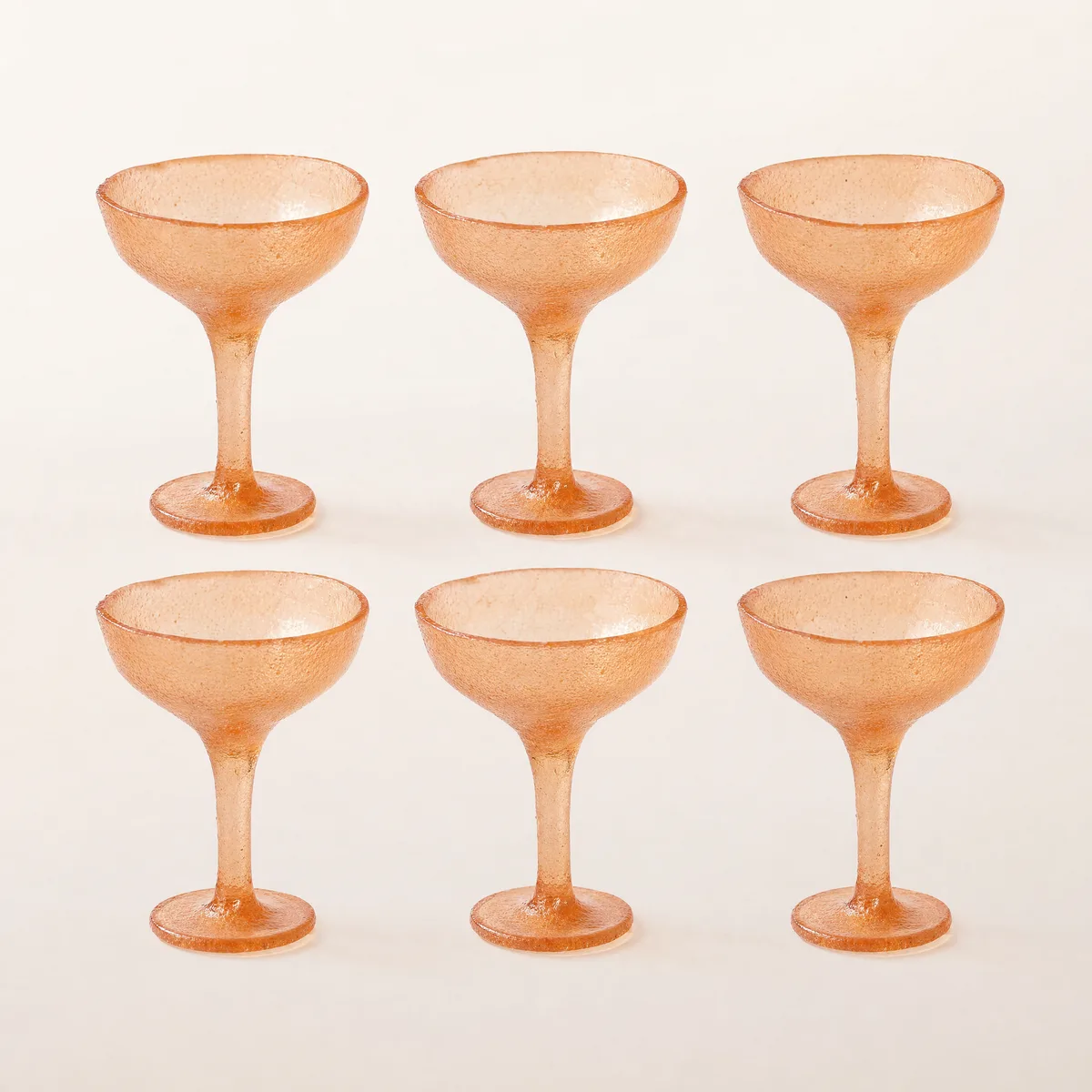 Set de copas coupe de vidrio color coral para servir cocteles con perlas explosivas LiquiPops