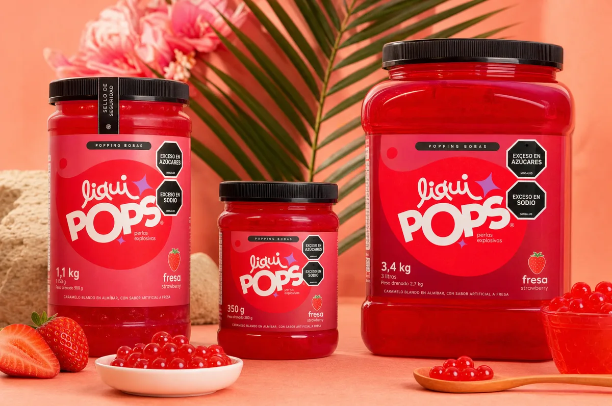 Tarros de perlas explosivas LiquiPops sabor fresa en presentaciones de 350 g, 1,1 kg y 3,4 kg con fresas frescas
