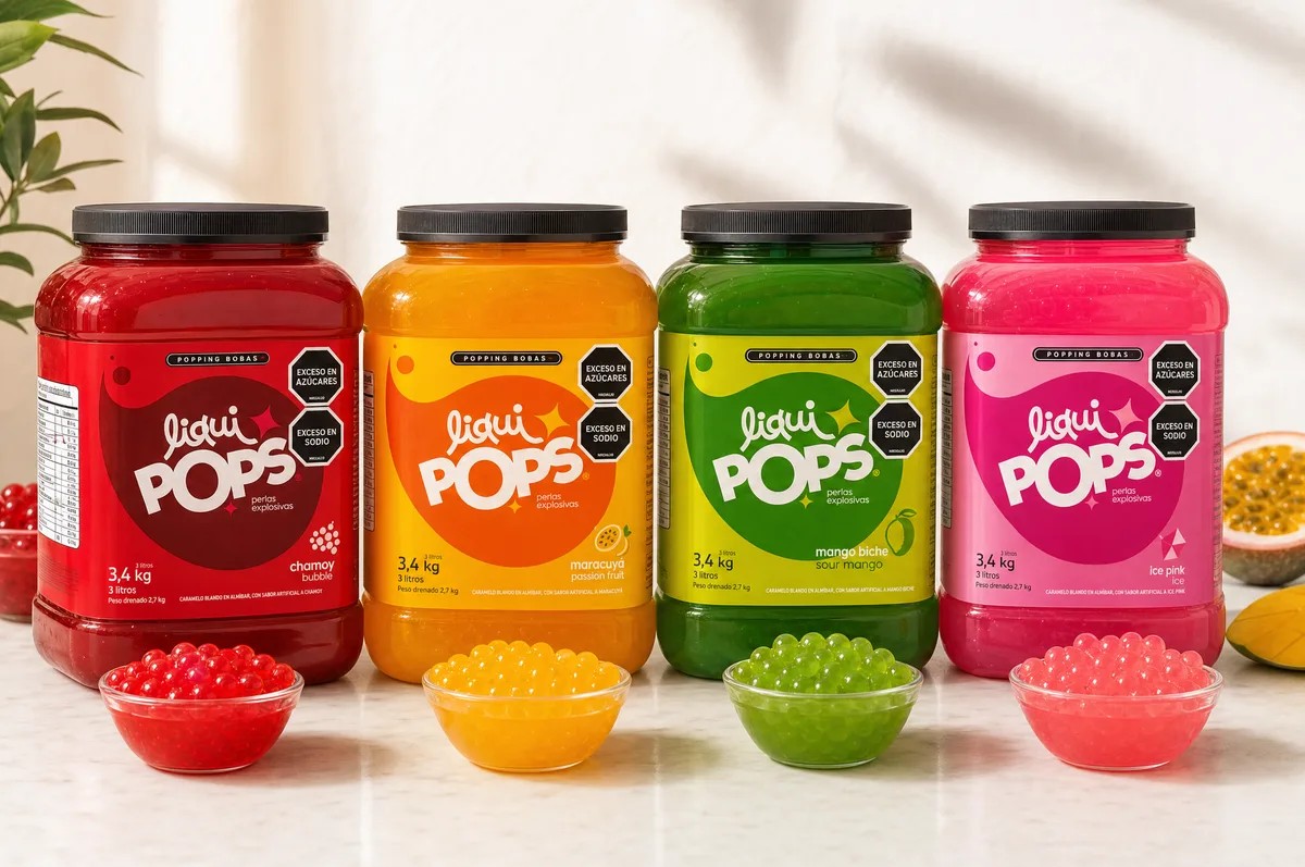 Frascos de perlas explosivas LiquiPops en sabores chamoy, maracuyá, mango biche e ice pink con sus tazones de muestra