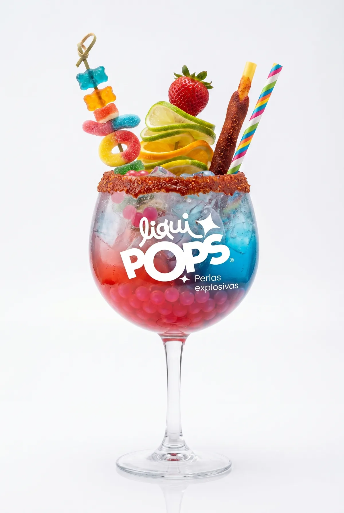 Soda loca tutifruti azul y roja con perlas explosivas LiquiPops, escarche de chamoy, gomitas y fruta en copa