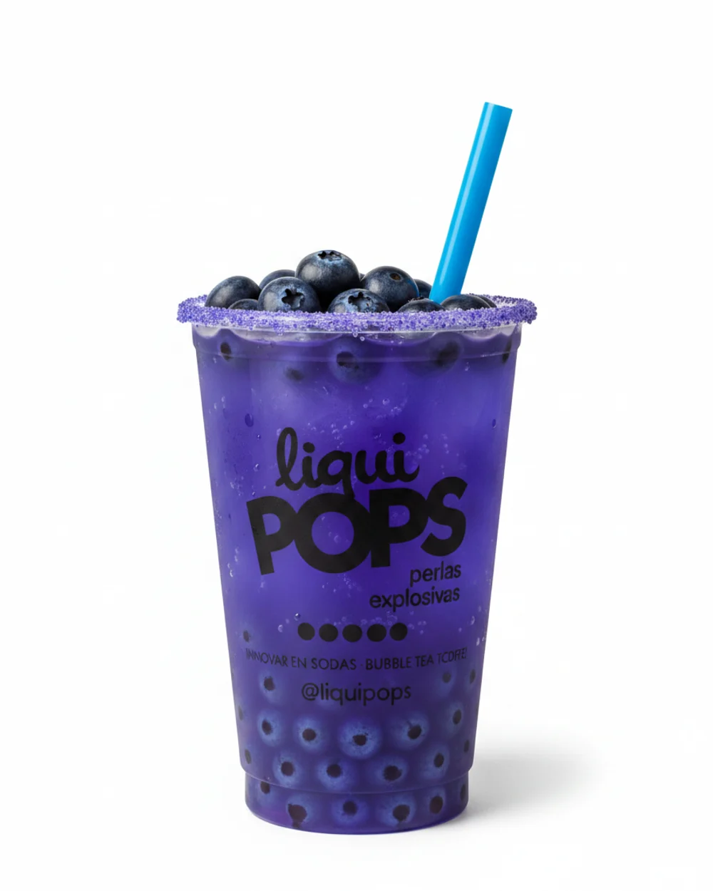 Coctel preparado con sirope Geniality Blueberry servido con hielo