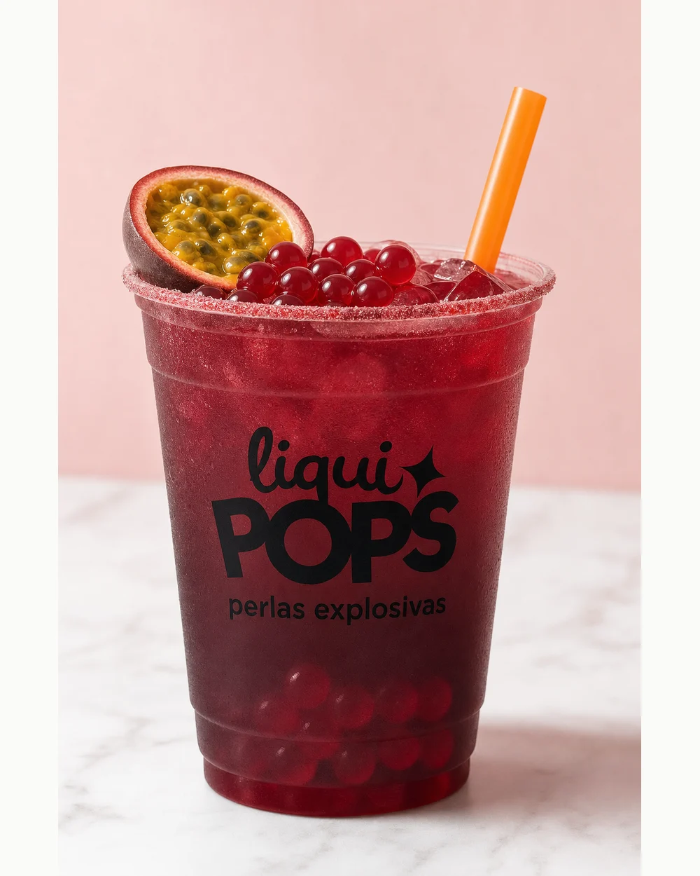 Soda con perlas explosivas LiquiPops Chamoy preparada en vaso branded
