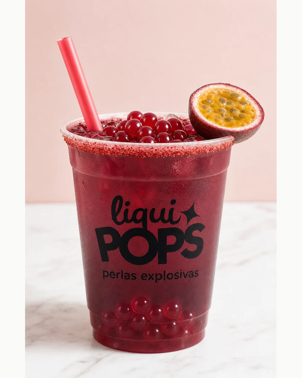 Soda con perlas explosivas LiquiPops Chamoy preparada en vaso branded