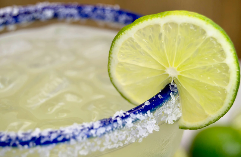 ¿Cómo usar sales saborizadas en margaritas?